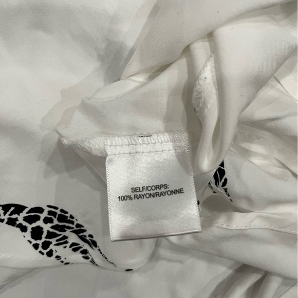[L]Jane Delancy White Button-Up Shirt with Giraffe Print - Picture 7 of 8